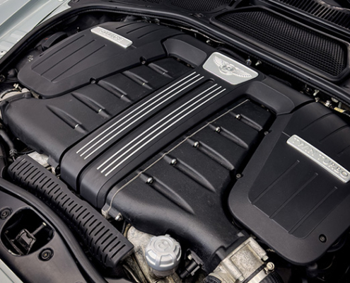 Bentley Motorraum gereinigt