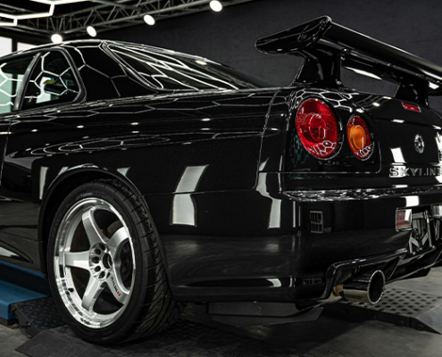 Nissan Heck mit Spoiler