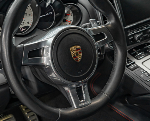 Porsche Lenkrad gereinigt